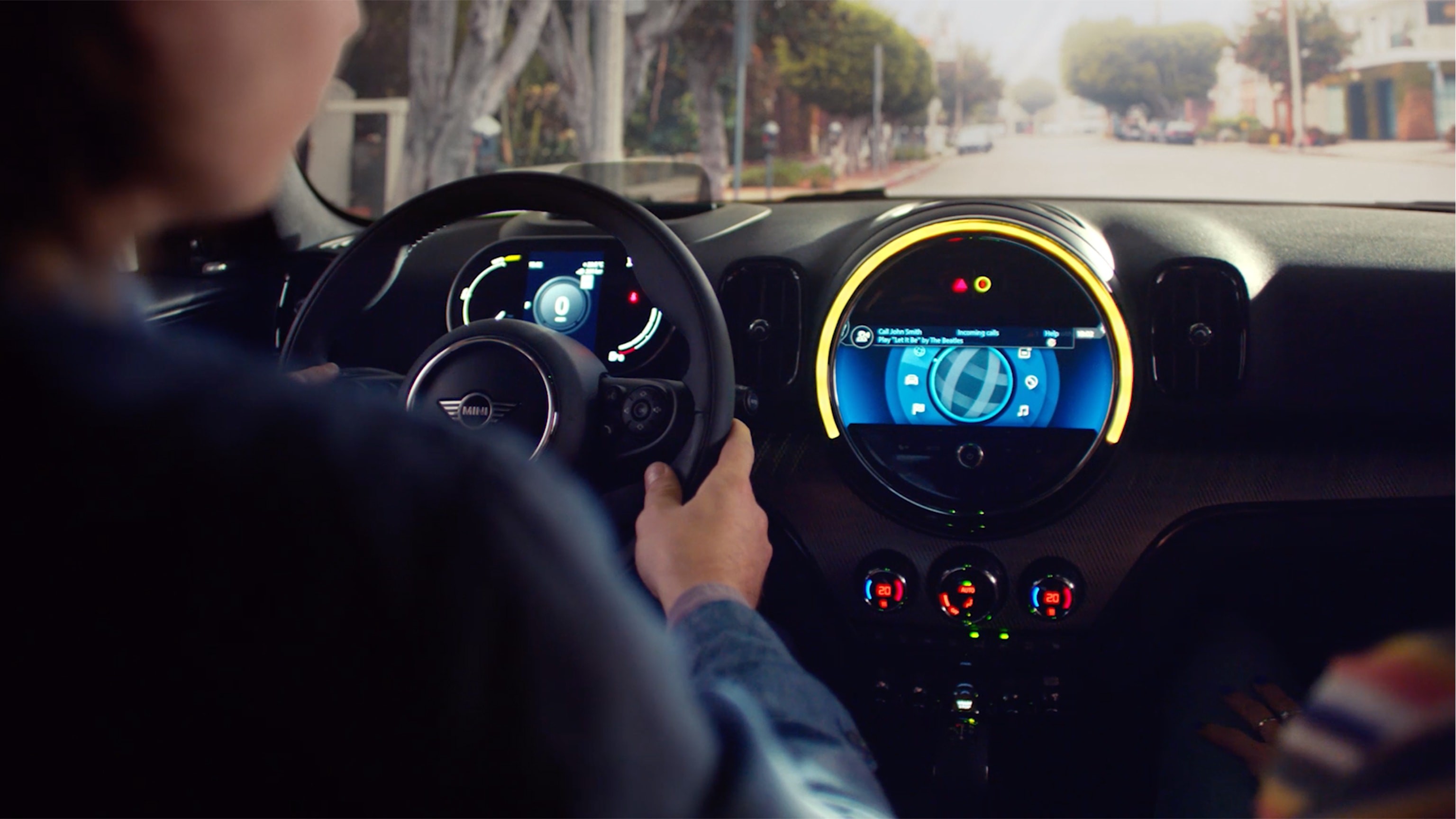 MINI Countryman F60 – ekrani u unutrašnjosti – povezivost u autu i Infotainment MINI Countryman F60 – ekrani u unutrašnjosti – povezivost u autu i Infotainment